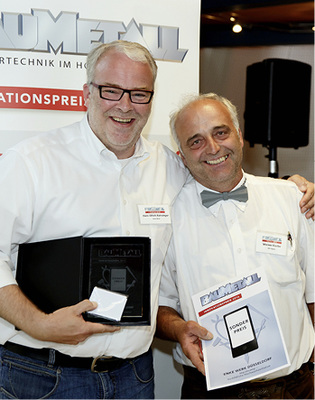 <p>
Hans-Ulrich Kainzinger (GF Enke-Werk) erhält von Werner Fünfer (SMV) den Sonderpreis für das Enke-Impulscamp
</p>
