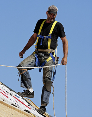 <p>
</p>

<p>
Das bietet das Handwerk echten Kerlen: Abenteuer Dach – fast wie Bergsteigen!
</p> - © Fotograf / Kollektion / Thinkstock

