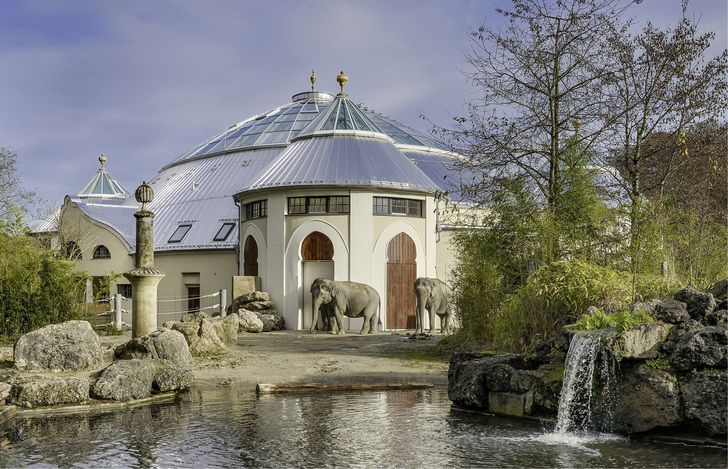 <p>
</p>

<p>
Das bekannte Elefantenhaus im Münchner Tierpark Hellabrunn wurde vor über 100 Jahren im neobyzantinischen Stil errichtet
</p> - © Fotos: Peters Foto Design, Amerang, www.peters-fotodesign.com

