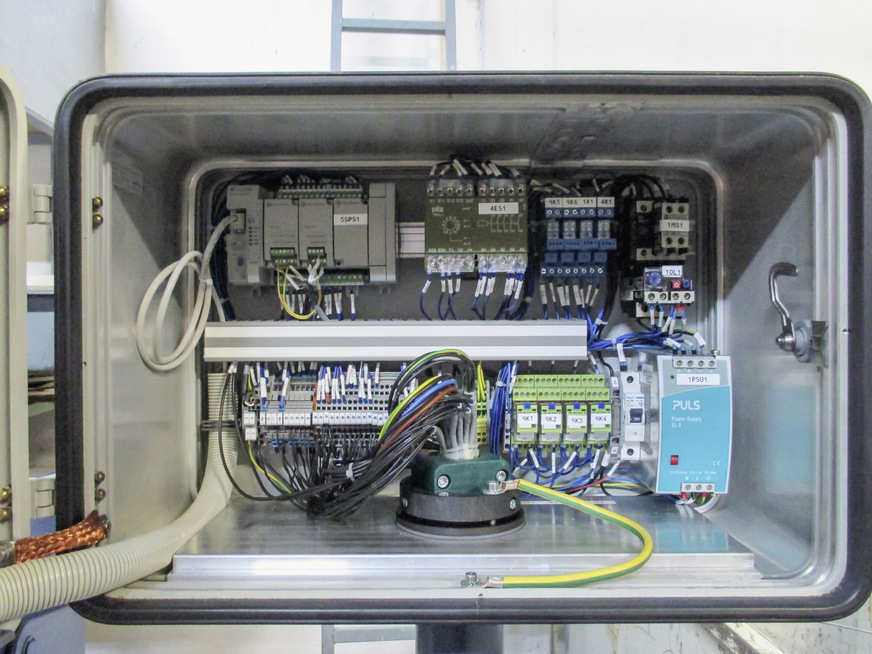 Elektronik und Module im Inneren der Steuerung Pronto