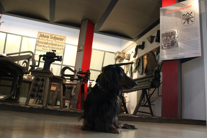 Im Museum fühlt Karl sich wohl, denn es riecht ein bisschen so wie in der heimischen Werkstatt in Thüringen