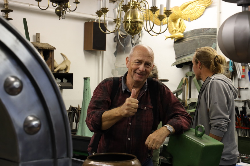 Manfred Schulze freut sich darüber, dass er den BAUEMTALL-Treff zu Besuch hat und seine Schätze zeigen darf