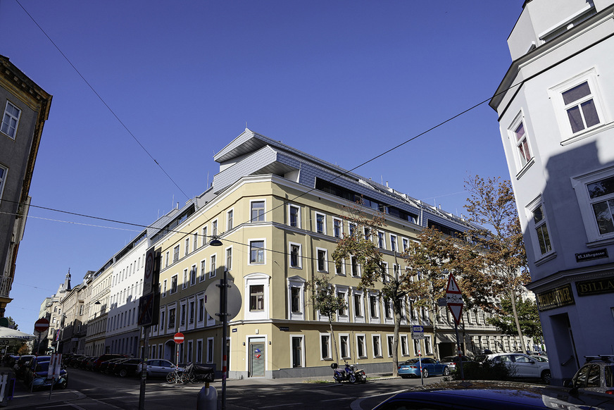 Im Stadtteil 15 bekleidete der Fachbetrieb eine Gebäudeaufstockung mit Alu