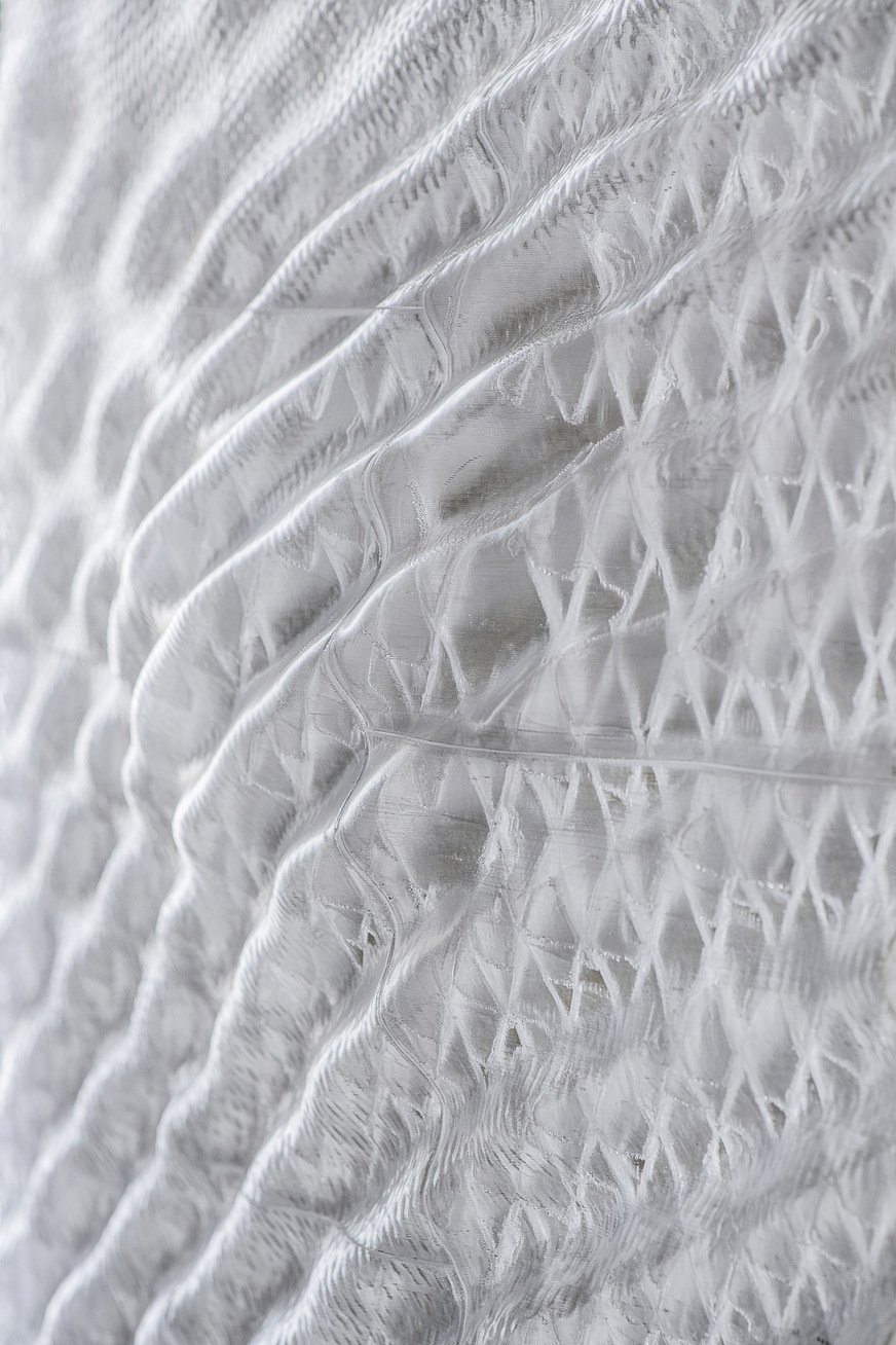 Die mehrschichtige wellenförmige Struktur erfüllt verschiedene Funktionen