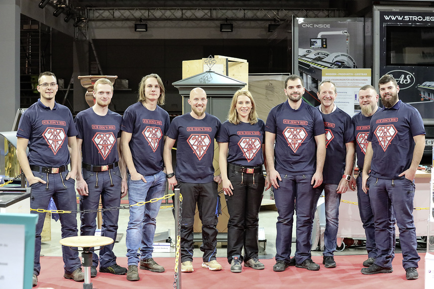 Schüler der Spenglermeisterschule Würzburg mit dem neuen BAUMETALL-Shirt