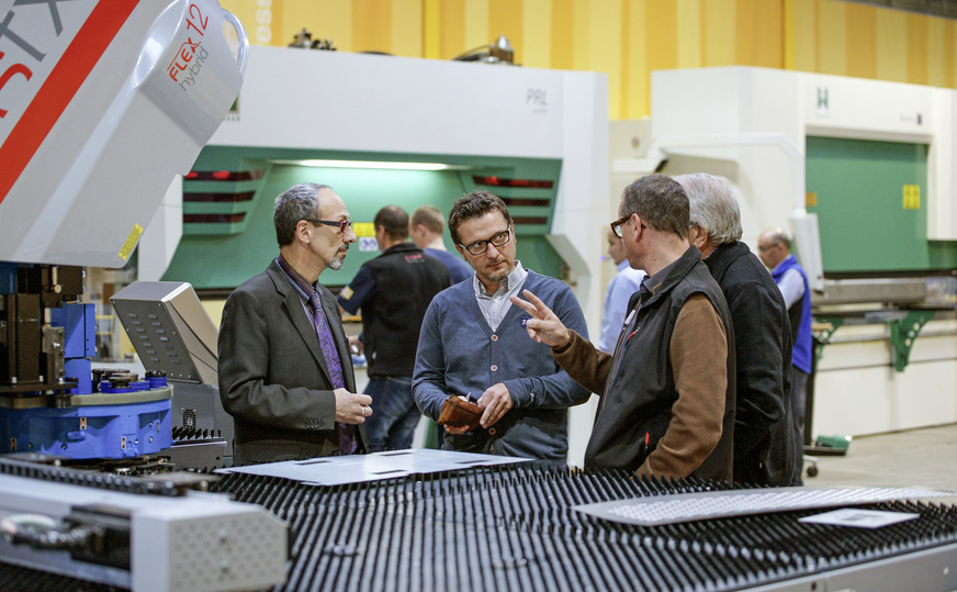 René Müller (Spiegel), René Stoutz (KSM) und Bernd Bühler (Wilson) im über 800 m² großen Showroom. 