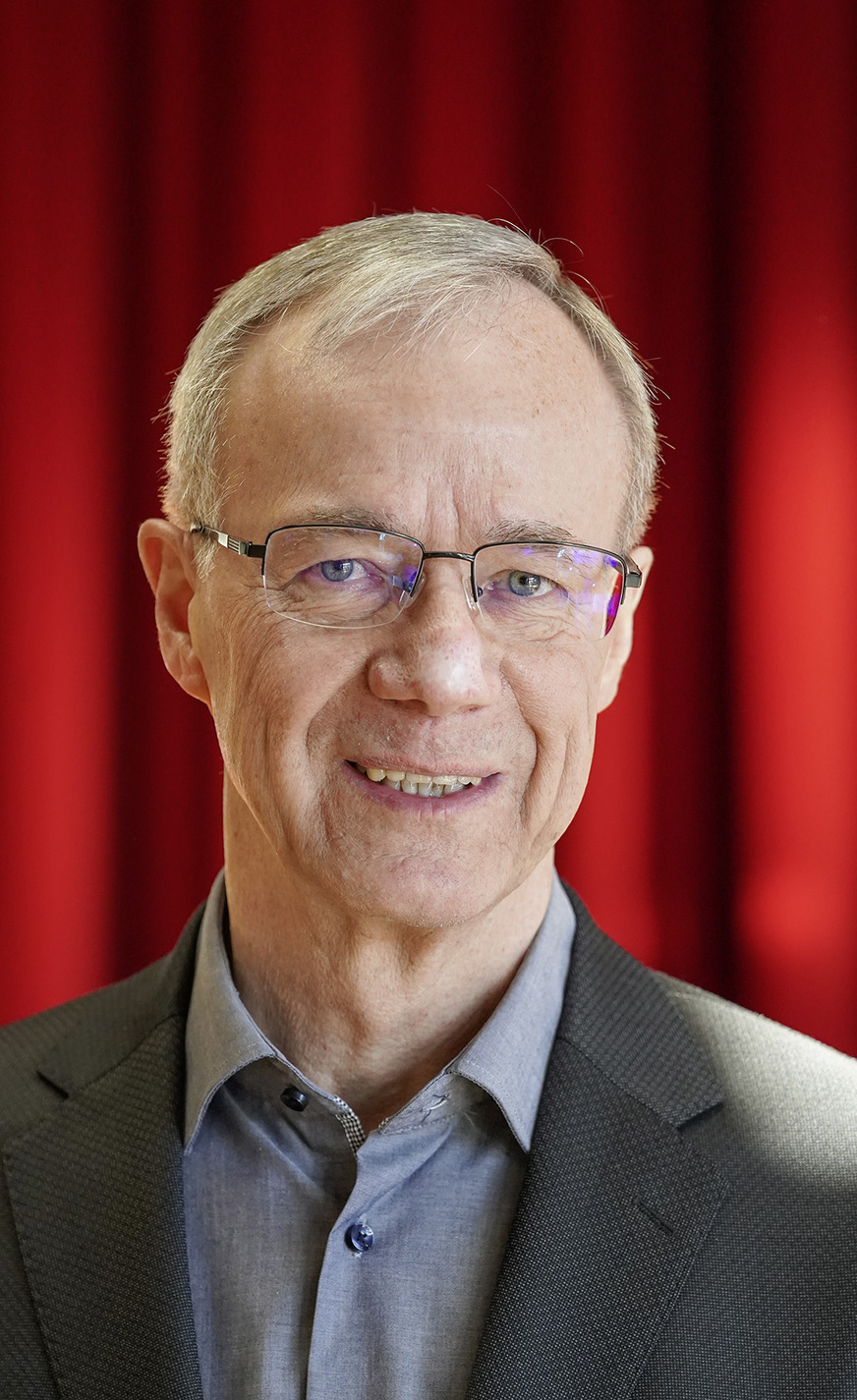 Dietmar Zahn (FSHK-BW-Geschäftsführer und Referatsleiter Technik) organisierte und moderierte den Klempnertreff Baden-Württemberg zum letzten Mal. Seit dem Debut der Veranstaltungsreihe 1997 hat Zahn 24 Klempnertreffen in Titisee organisiert sowie 22 moderiert. BAUMETALL bedankt sich für seine wertvolle Arbeit und wünscht dem Klempnertreff-Macher alles Gute