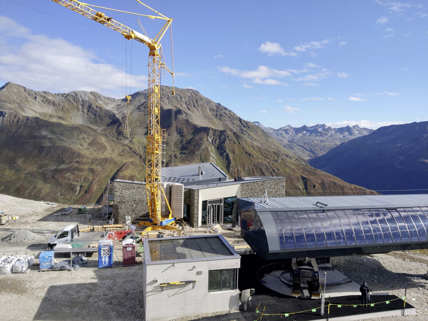 Baustellen- und Bergpanorama