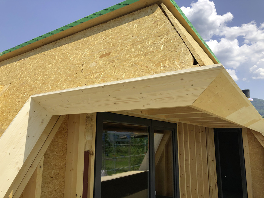 Die exakte Holzunterkonstruktion war eine wichtige Voraus­setzung zur sauberen Ausführung der Blechnerarbeiten