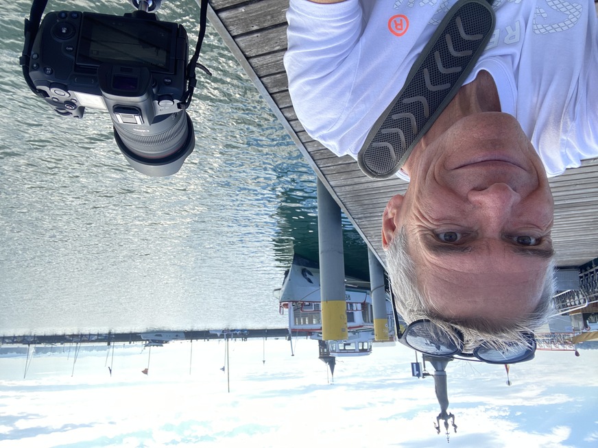 Steht Kopf: Andreas Buck auf der Jagd nach Hafenatmosphäre