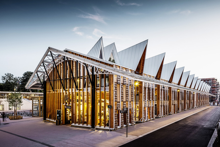 Konsequent eingesetzt: die Baustoffe Holz, Metall und Glas