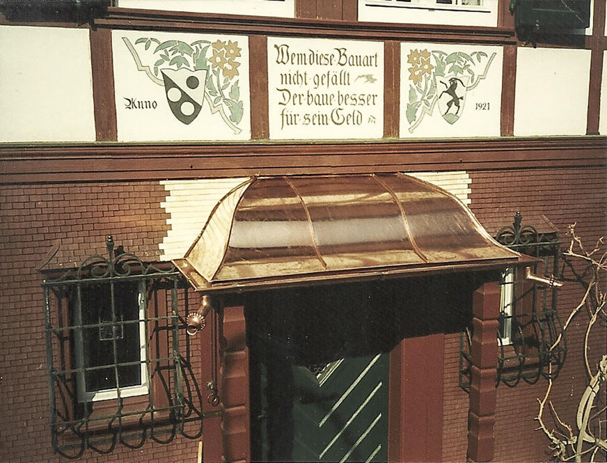 Dieses wunderschön renovierte Eingangsdach wurde von Peter Langguth (Gebrüder Brand AG) ausgeführt