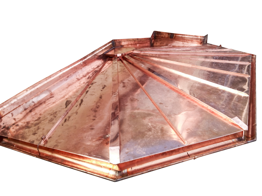 Das Dach der Veranda wurde mit einer Kupferdeckung in Stehfalztechnik erneuert