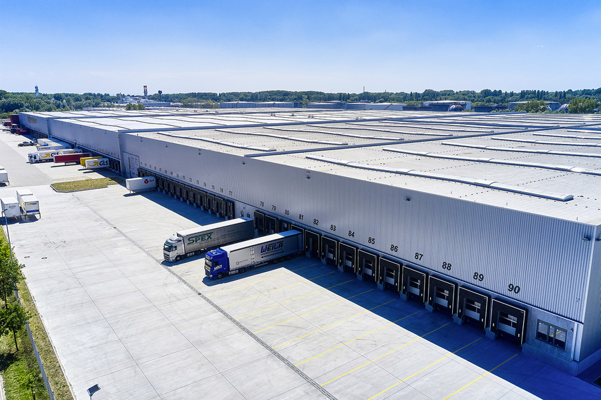 Beim Erweiterungsbau kamen verteilt auf vier Hallenteile noch weitere 35 000 m² Lagerfläche hinzu