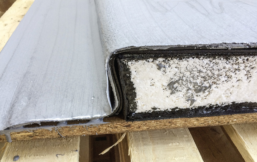 Schnitt durch einen Musteraufbau: Enkopur Flüssigkunststoff in Verbindung mit Enke Polyflexvlies. Darunter Bitumenschweißbahn und Polystyrol-Platten