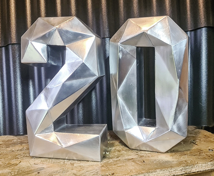 Die Zinkziffer 20 fertigte Torsten Thielmann für seinen Chef zum Firmenjubiläum