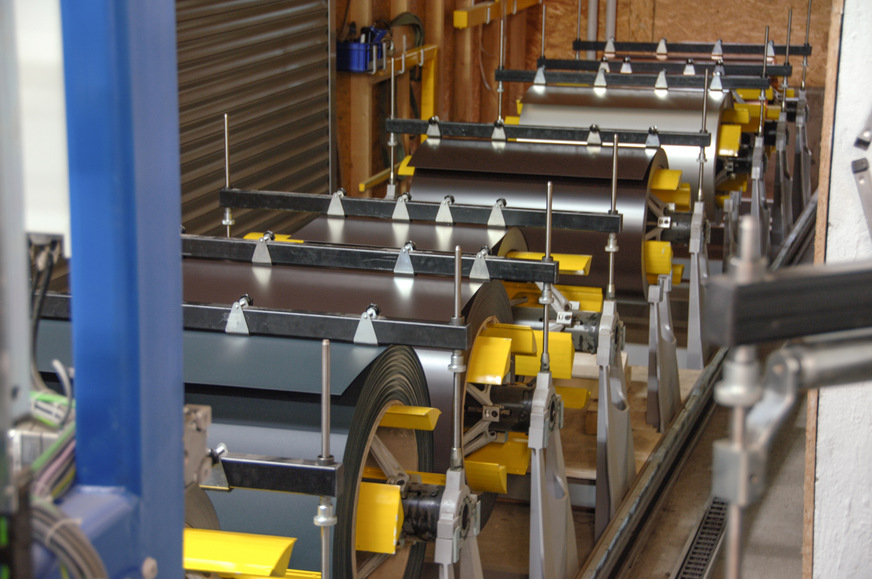 Blick in das Coil-Lager für den automatisierten Blechzuschnitt