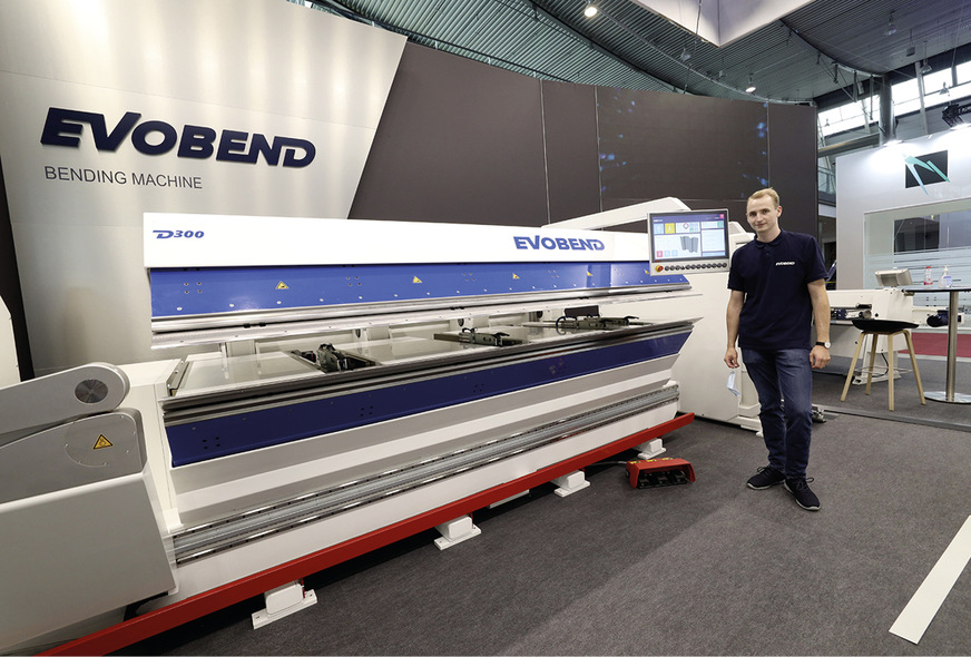 Das Evobend-Team um Emanuel Allerberger zeigte in Stuttgart eine 3-m- und eine 6-m-Version des vor zwei Jahren eingeführten Evobend-Langabkantsystems