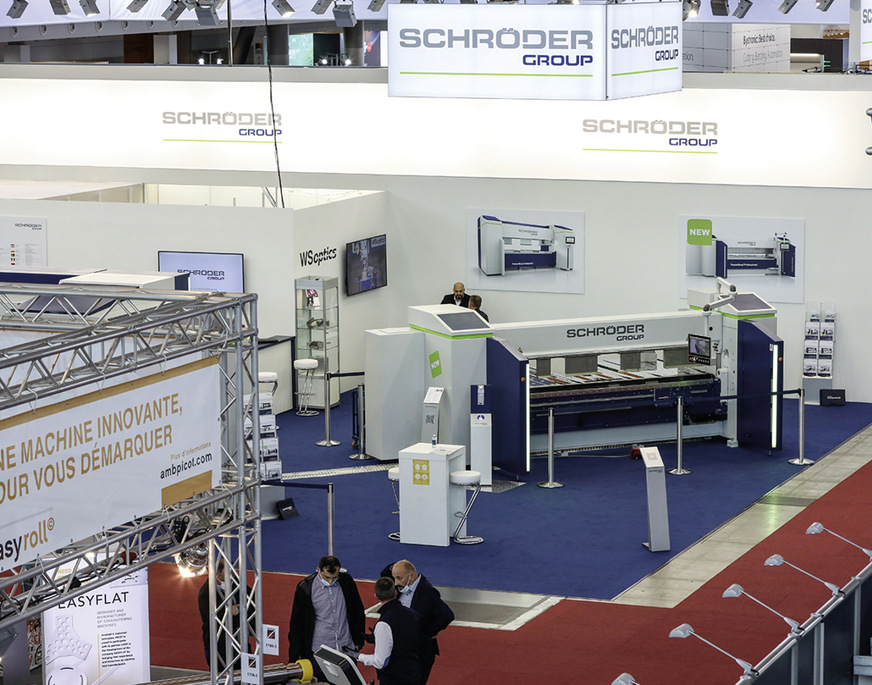Die Schröder Group hat mit der PowerBend Professional eine ihrer beliebtesten Schwenkbiegemaschinen neu aufgelegt und dabei noch flexibler in den Einsatzmöglichkeiten gemacht. Die Schwenkbiegemaschine für Bleche bis 4 mm Stärke wird von Klempnereien ebenso geschätzt wie von Industriebetrieben. Erstmals in der Geschichte des motorischen Abkantens wurde eine Schwenkbiegemaschine mit einem optischen Biegewinkelmesssystem für die Inline-Qualitätssicherung ausgestattet. Die Maschine kann dadurch auf 0,2 Grad genau automatisch die Winkel am Werkstück kontrollieren