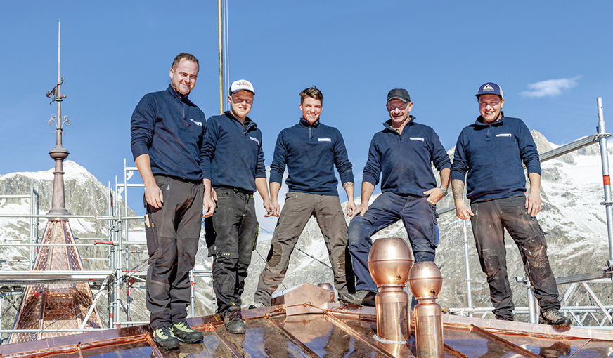 Stolz blickt das Team der G. Bosshard AG auf das meisterliche Bauwerk