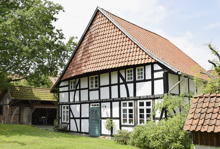 Ein weiteres Beispiel für die Vielzahl verschiedener Walmdächer sind sogenannte Rundwalm- bzw. Steckwalm-Dächer