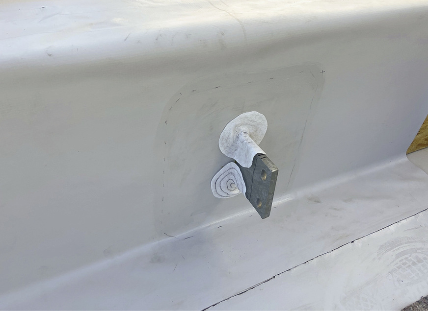 Die Polyflexvlies-Außenecken werden vorbereitet