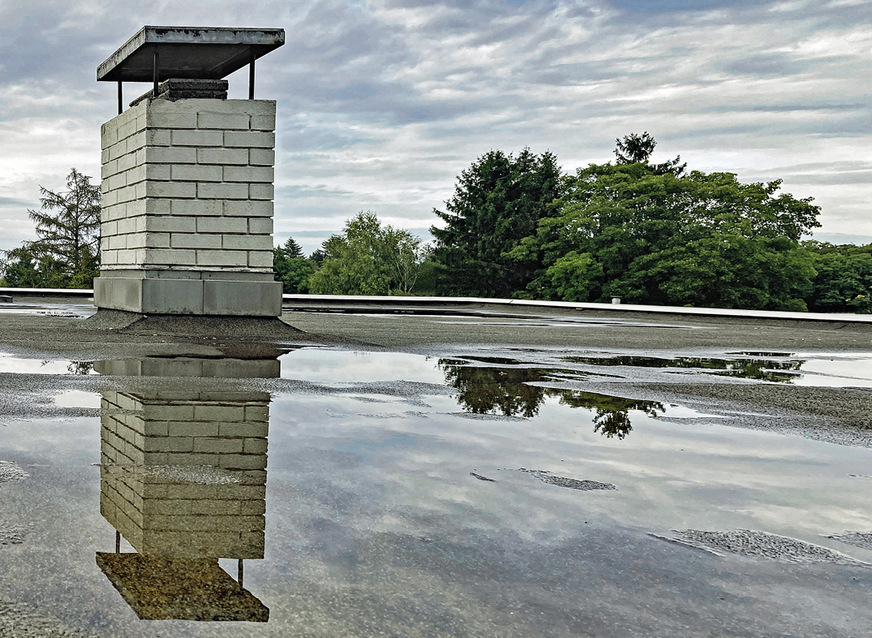 Jede Dachfläche bzw. jeder durch die Dachkonstruktion vorgegebene Tiefpunkt muss gemäß Flachdachrichtlinie über eine Notentwässerung verfügen