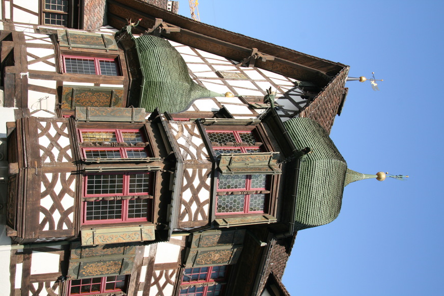 Zwiebeldächer auf Erkern, Drachenburg, Schweiz