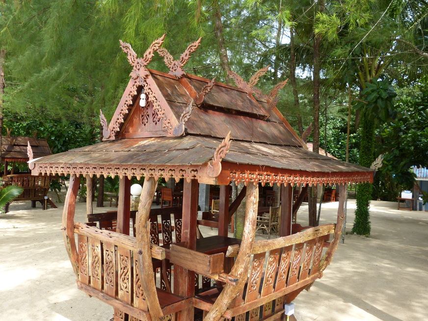 Walmdach mit Fußwalm, Thailand