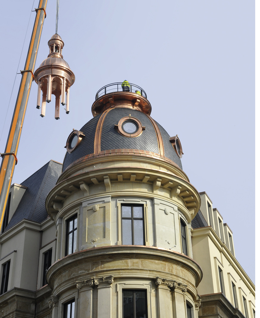 Transport und Turmhebung am Palaishaus Stadthöfe in Hamburg