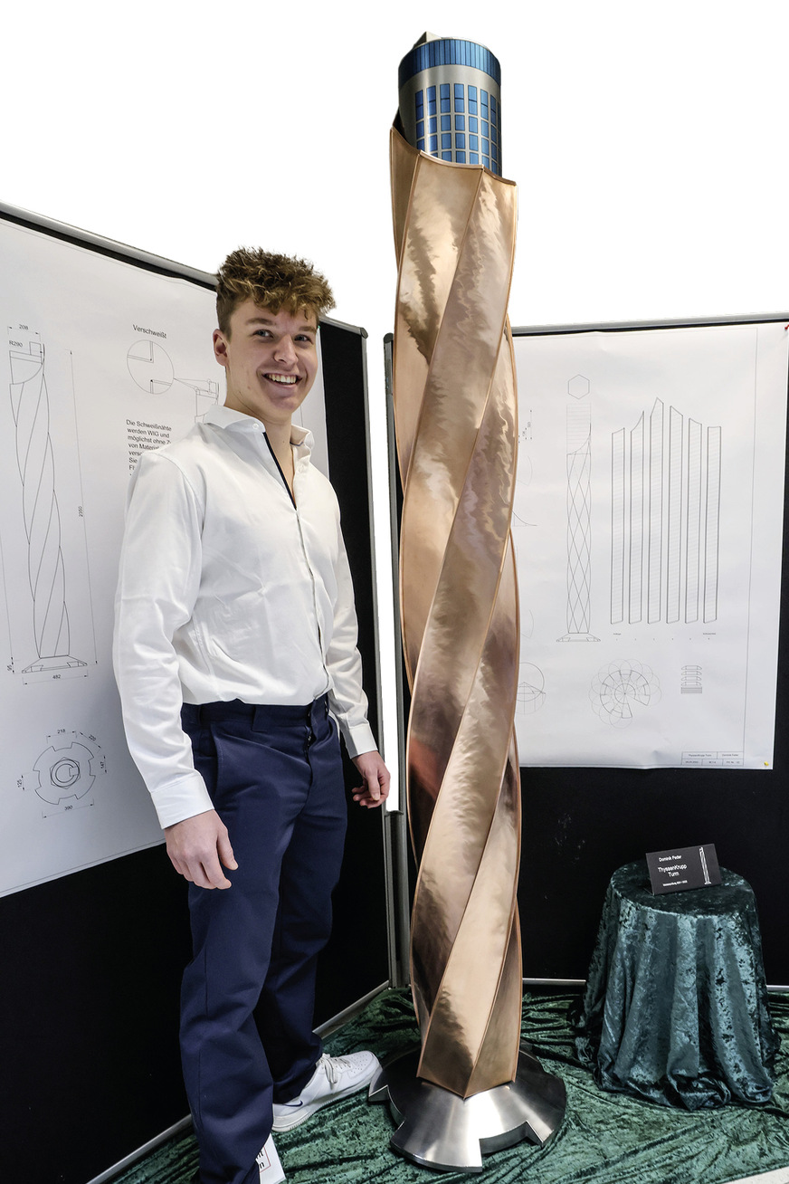 Das Meistermodell des Thyssenkrupp-Turms von Dominik Feder überzeugt mit seinen um 360 Grad gedrehten Segmenten