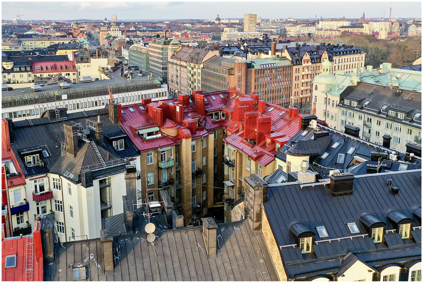 In Stockholm sind zahlreiche Häuser mit Stehfalzdächern in vielen Farben gedeckt