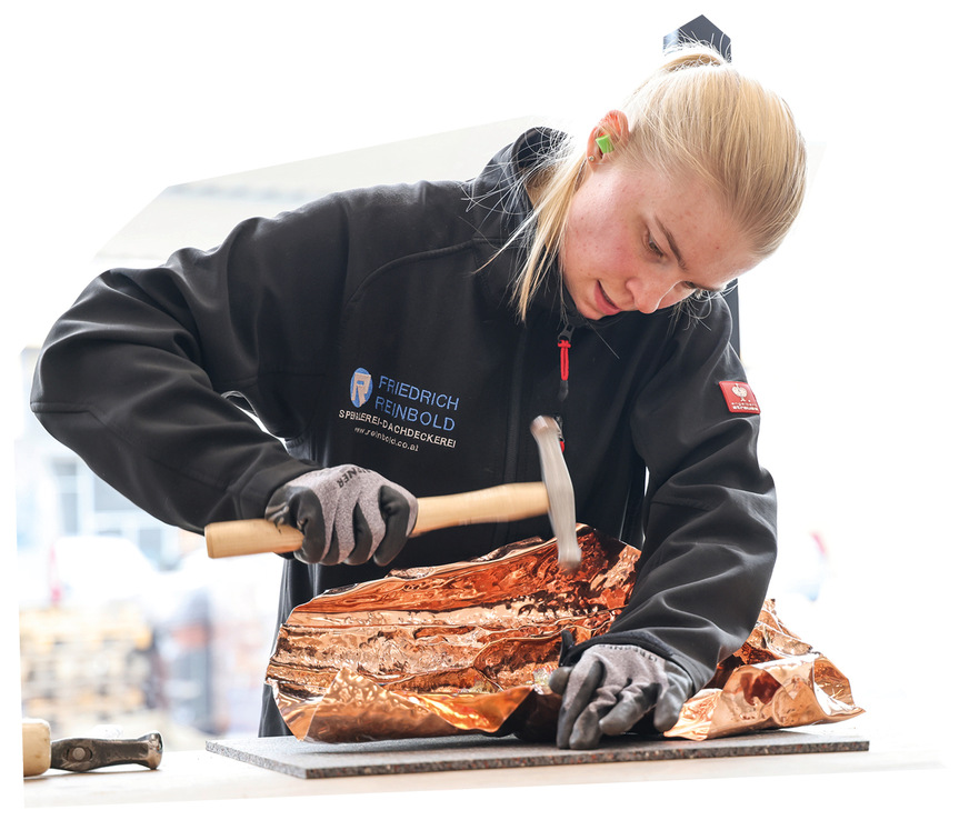 Hochkonzentriert: Spenglerin Marina Reinbold