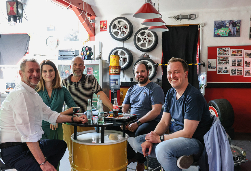 Backstage herrscht gute Stimmung: Martin Fischer, Laura Kornhaaß, Frank Reichert, Raphael Büchel, Bastian Brunotte