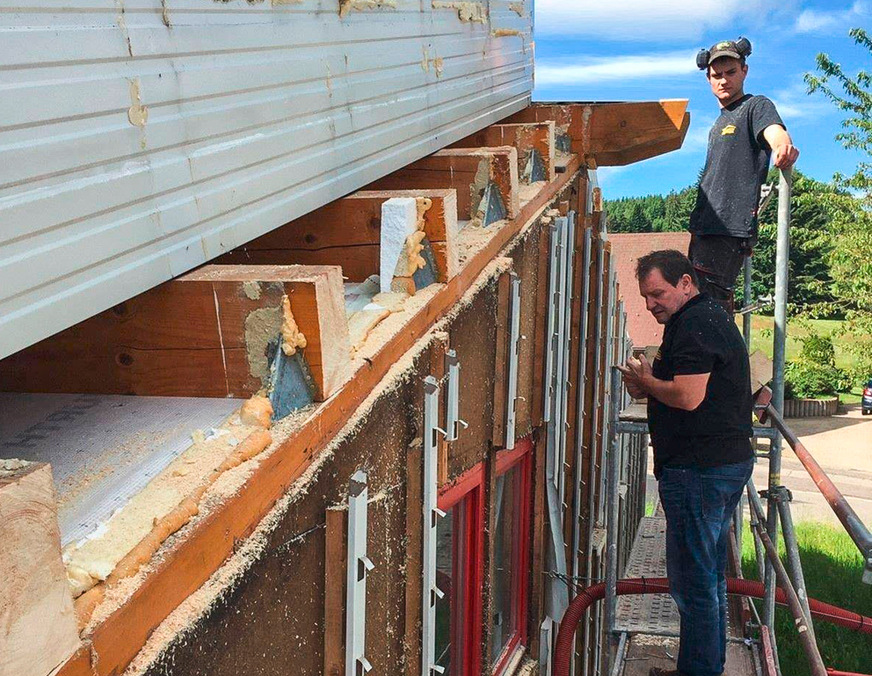 Der Dachüberstand wird entfernt