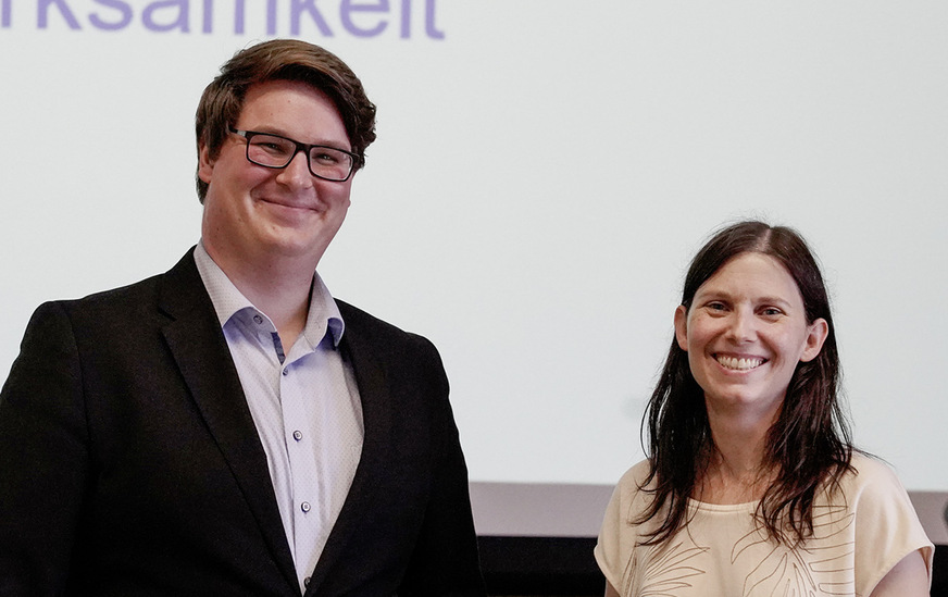 Marco Schmidt (FV SHK BW) bedankt sich bei Dr. Saskia Buchholz