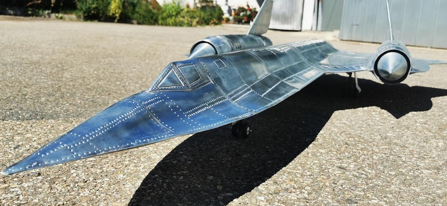 Das Original der SR-71 bestand zum Großteil aus Titan. Das seltene Metall wurde damals von der USA aus der Sowjetunion importiert