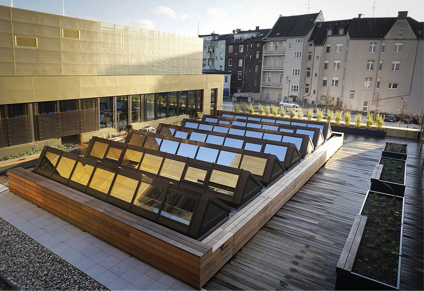 Ein beliebter Mitarbeitertreffpunkt ist die Dachterrasse des Gebäudes