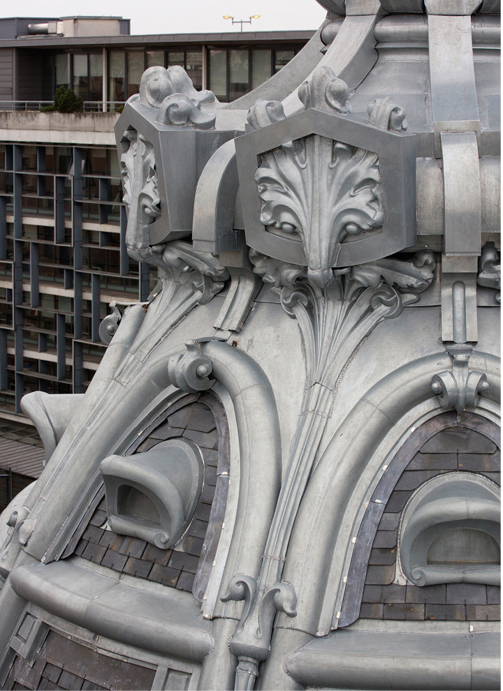 Bei der Renovierung eines Bankgebäudes in Toulouse zeigte sich, dass die 100 Jahre alten ­Ornamente auf dem Dach ausgetauscht werden mussten