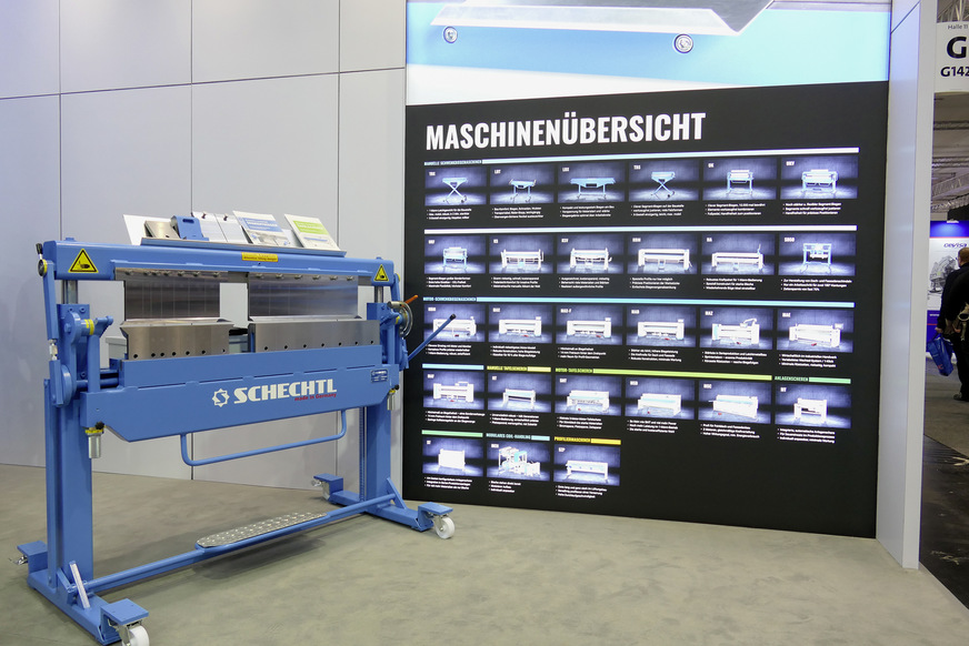 Die Segmentbiegemaschine UKF 125/S verfügt serienmäßig über 160 mm hohe Werkzeugeinsätze an der Oberwange