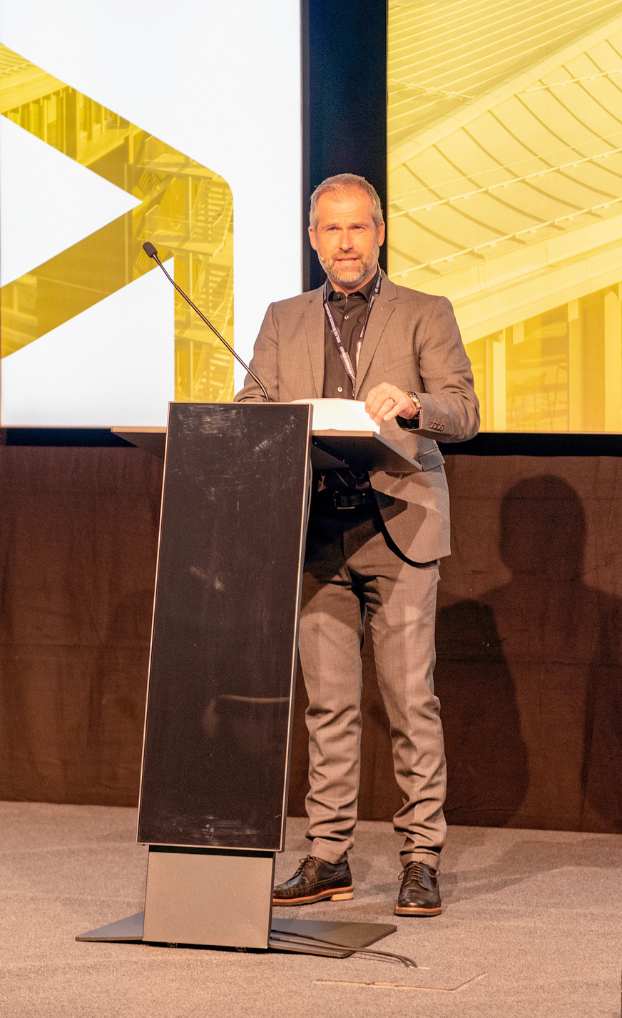 Der neue Suissetec-Präsident Fachbereich Spengler | Gebäudehülle Remo Wyss begrüßt die Teilnehmer