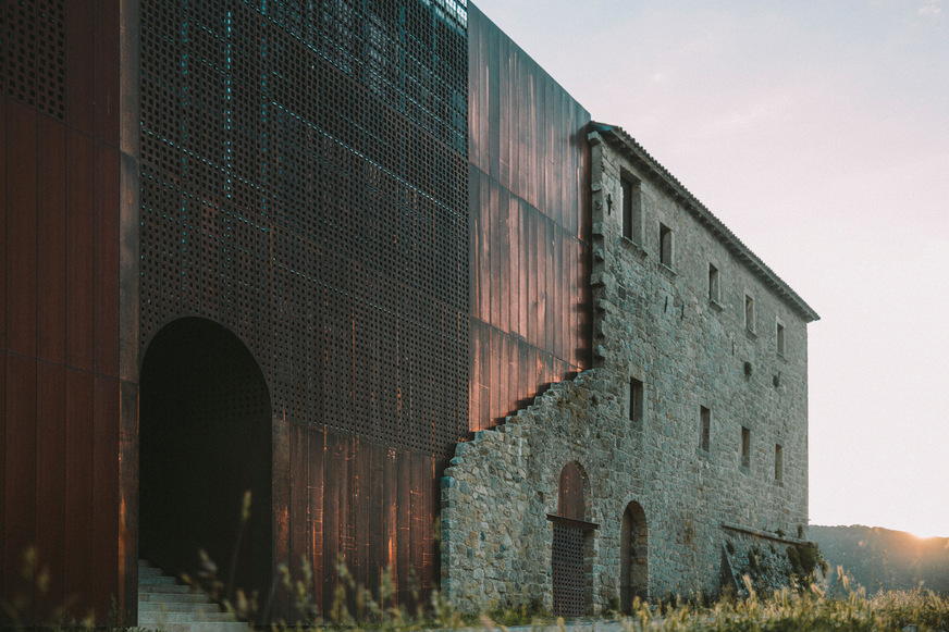 Die Architektin gab auf Basis der Originalmaße dem ehemaligen Bestandsgebäudes eine verlorene Dimension zurück