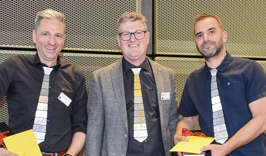 René Fasler (Mitte) dankt den Ex-Vorständen Gregor Bless und Peter Gisler
