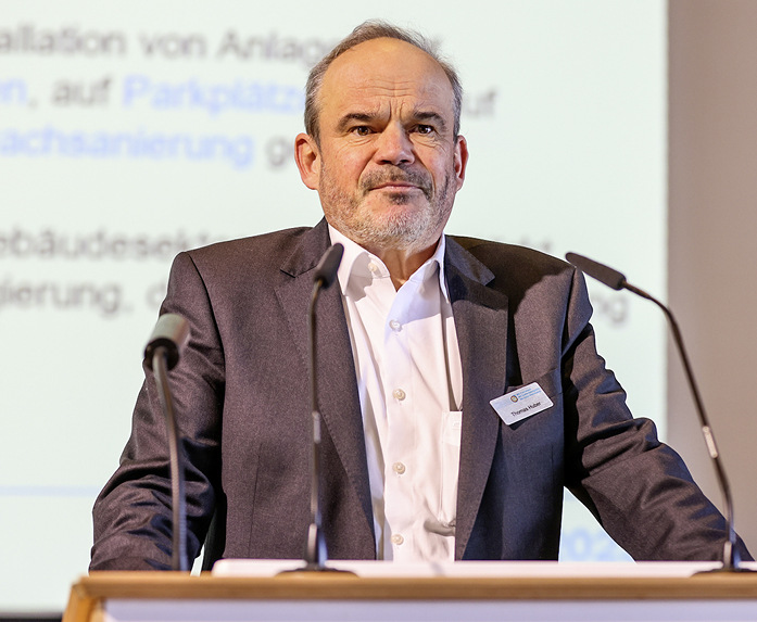 Moderator und Vortragender Thomas Huber (Referent Technik, FVSHK-BW)