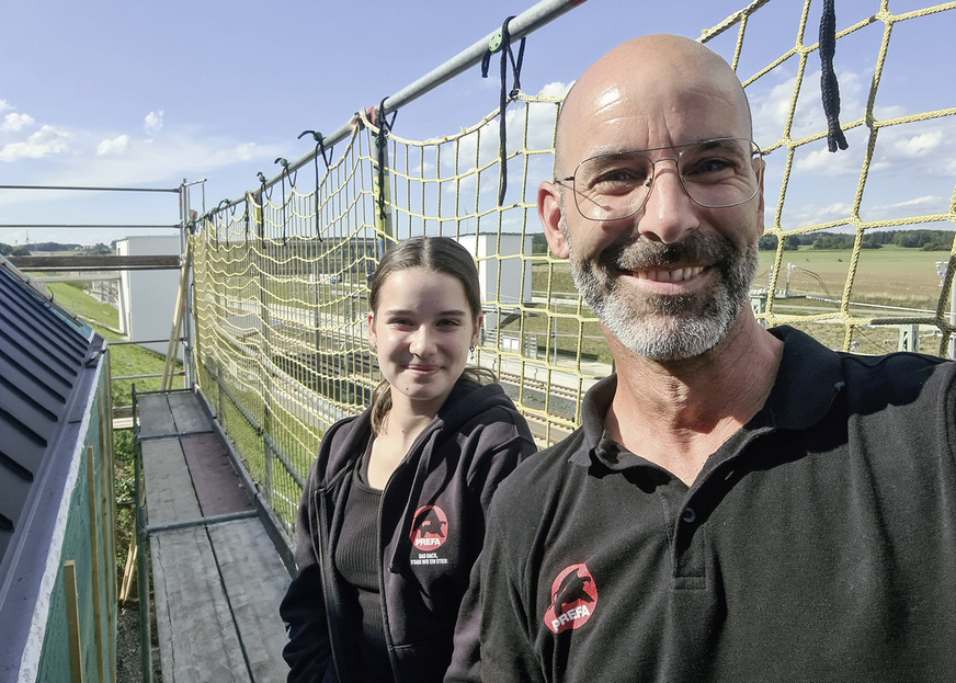 Anastassia und Frieder Zaiß (Prefa-Vertriebsleitung Süd )bei der Baustellenvisite