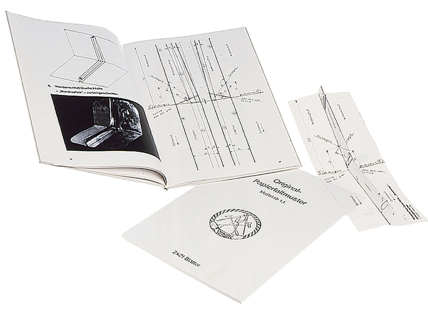 Dem Fach﻿buch „Detailpunkte in der Klempnertechnik“ liegen Faltmuster bei