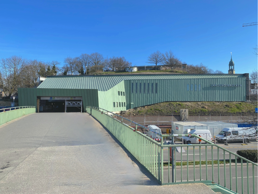 Zeitlose Eleganz: So sah die rund 60 Jahre alte, natürlich&nbsp; patinierte Kupferfassade kurz vor der Baumaßnahme aus