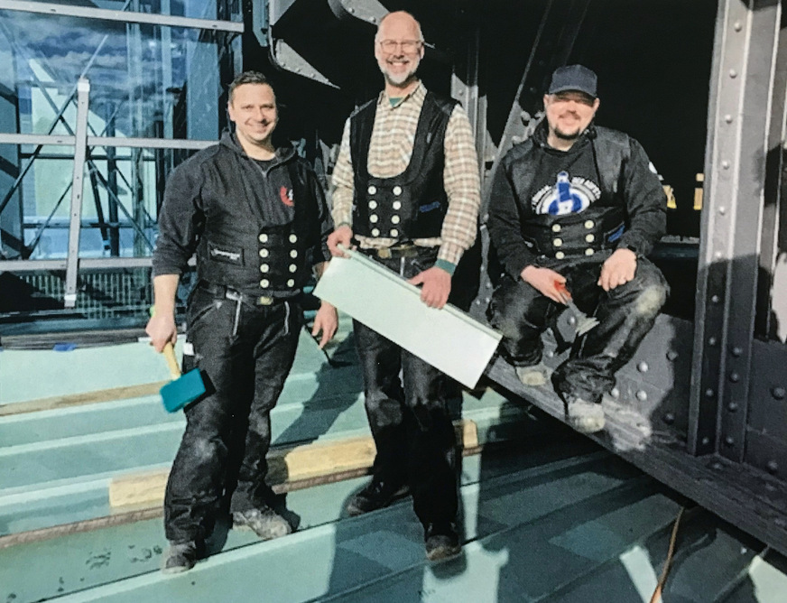 Drei stolze Mitarbeiter der Spenglertechnik-Nord GmbH