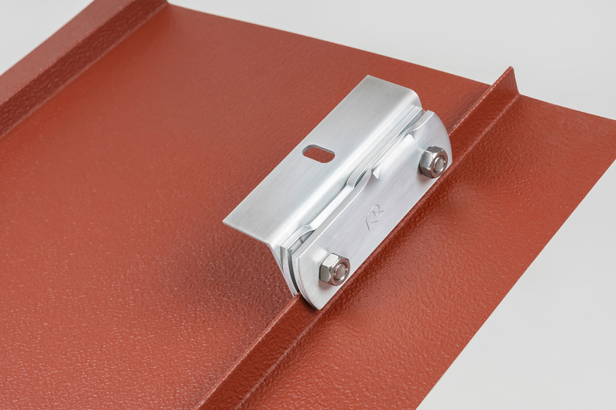 Größter Vorteil der Rees-Solarhalter ist die durchdringungsfreie Montage