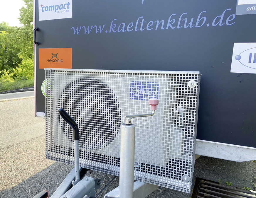 Das Außengerät der Mono-Split-Klimaanlage hat 3,5 kW. Es reicht aus, um einen bis zu 35 m² großen Raum zu kühlen